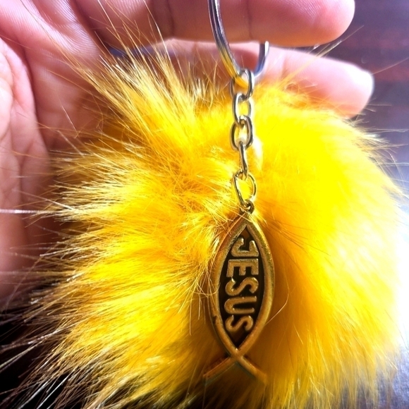JESUS Pom Pom Keychain - Picture 1 of 2